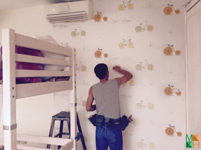 Cách dán giấy dán tường phòng khách